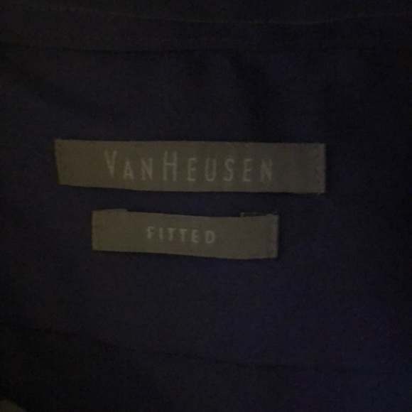 Van Heusen shirt - Picture 2 of 4